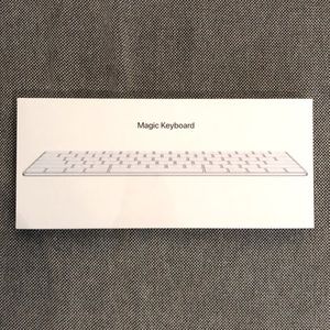 Apple Magic Keyboard - US English, Includes USB-C to Lightning Cable, White